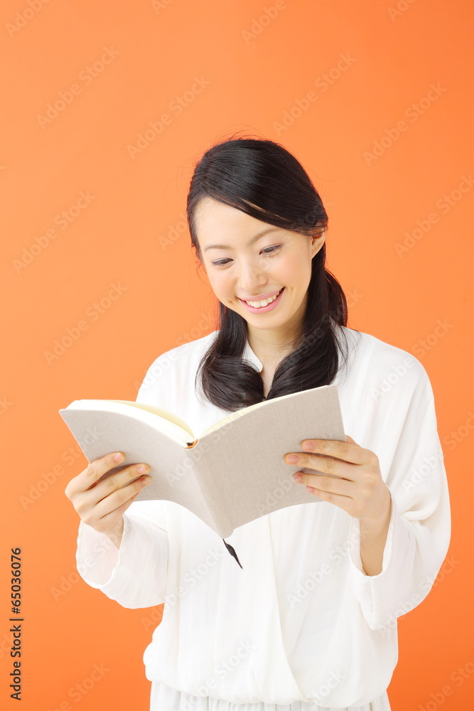 読書・若い女性