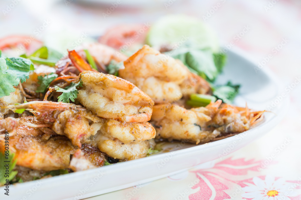 Stir-fried shrimp with garlic and pepper Stir-fried shrimp with garlic and pepper