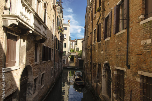 Canal in Venice © camihesse