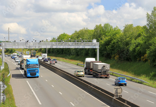 Portique à écotaxe sur le périphérique nantais