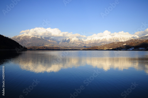 Fototapeta Naklejka Na Ścianę i Meble -  Reflected mountains