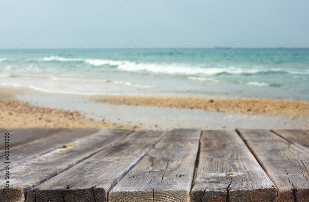 Fototapeta premium wood deck in front of beach landscape