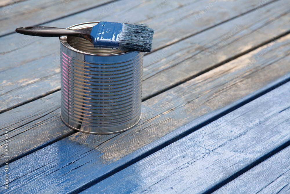 Renovation and painting of a wooden terrace with blue wood preservative