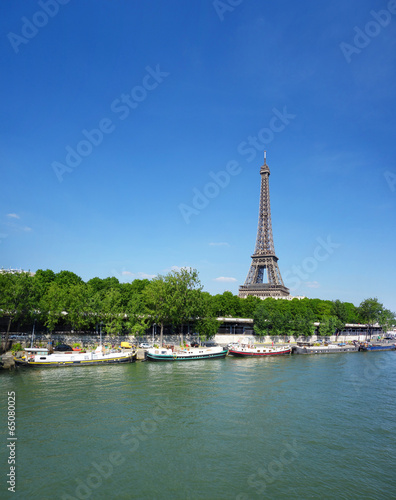 La Tour Eiffel à Paris en France © Cyril PAPOT