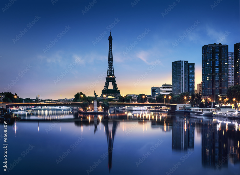 Tour Eiffel au Crépuscule