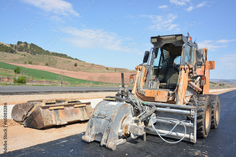 Fototapeta premium maquina excavadora en carretera en obras