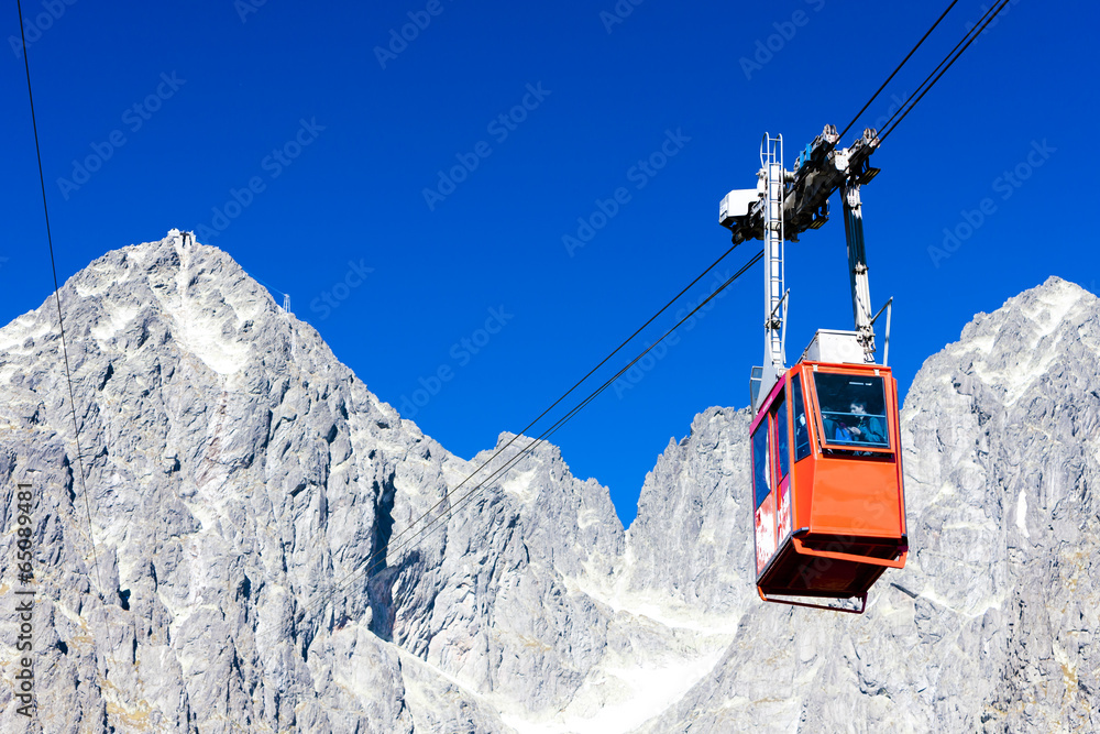 Obraz premium cable car to Lomnicky Peak, Vysoke Tatry (High Tatras), Slovakia