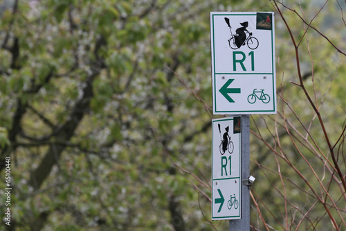 Radwegeschild im Harz photo