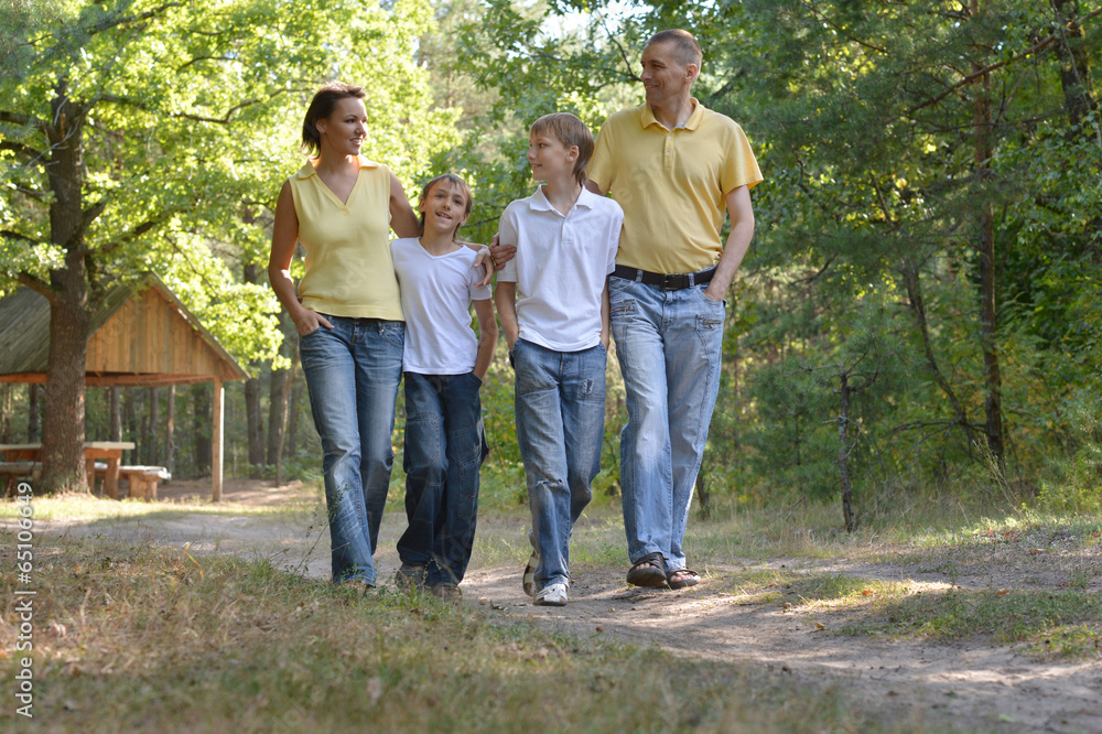 Obraz premium Happy family on a walk
