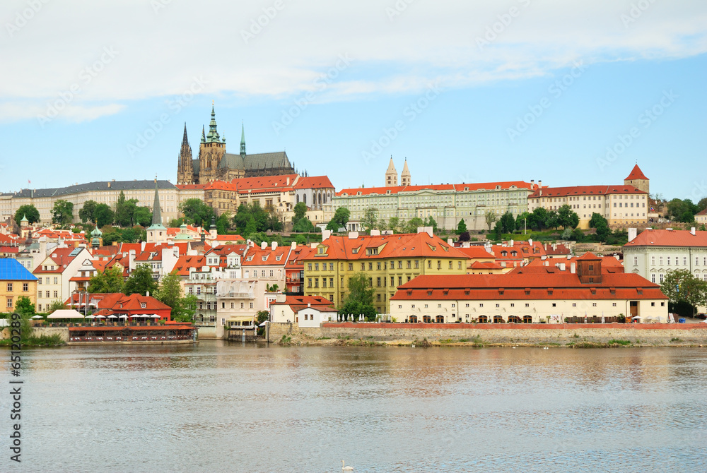Obraz premium Prague castle and Saint Vitus cathedral view with Vltava river
