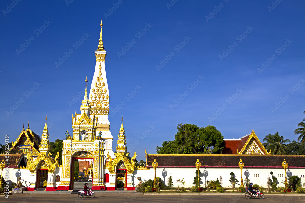 Naklejka premium That Phanom whit sky morning