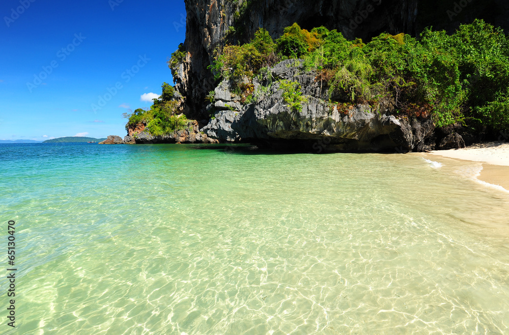 Obraz premium Wave Pattern on Beach