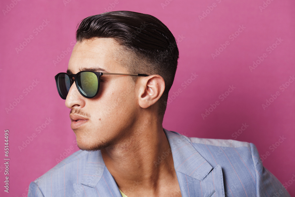 Man wearing sunglasses profile