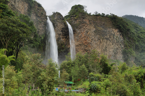 Manto de la novia (bridal veil) waterfall