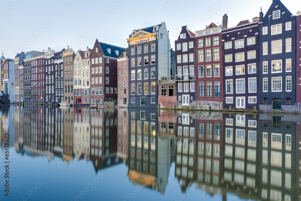 Naklejka premium The Damrak canal in Amsterdam, Netherlands.