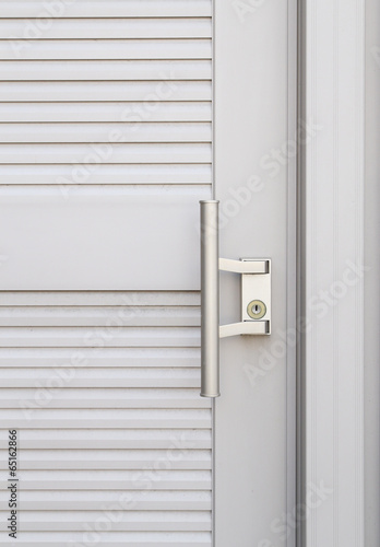 knob on white door © geargodz