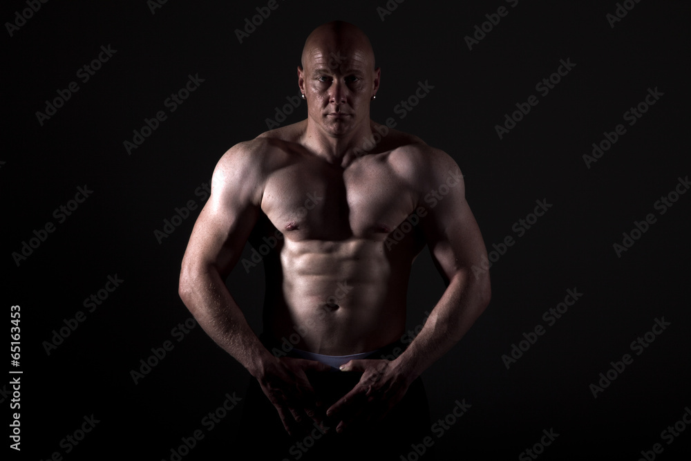 Bodybuilder Oberkörper nackt mit viel Muskeln Porträt