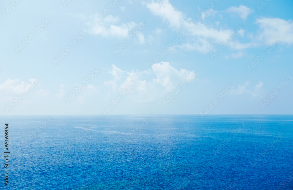 Naklejka premium Okinawskie błękitne niebo i morze