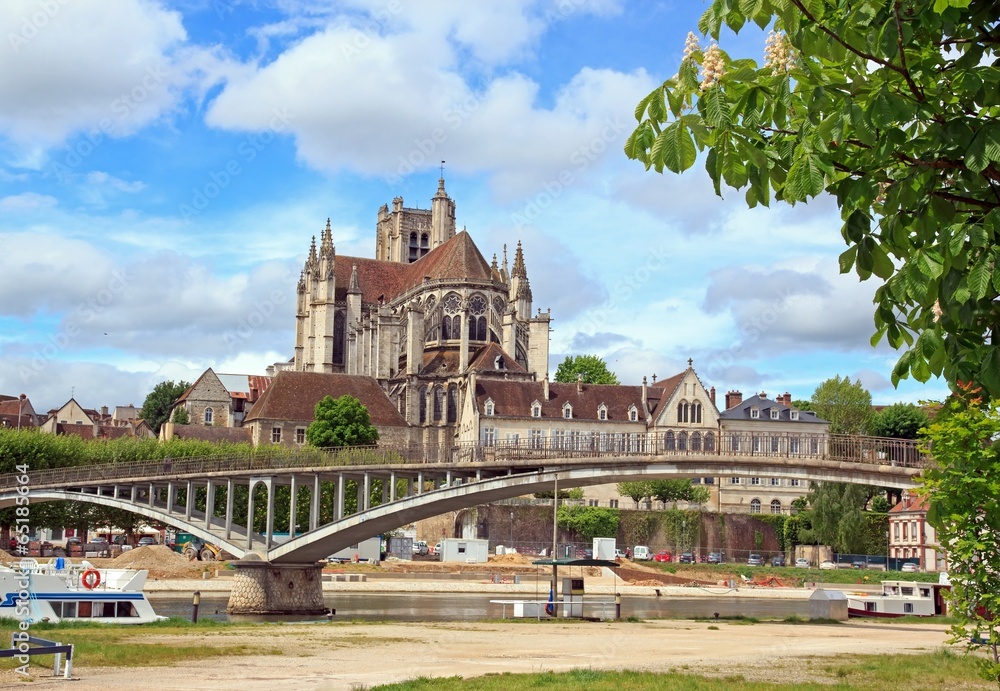 Fototapeta premium cathédrale st etienne, abbaye st germain, Auxerre (France)