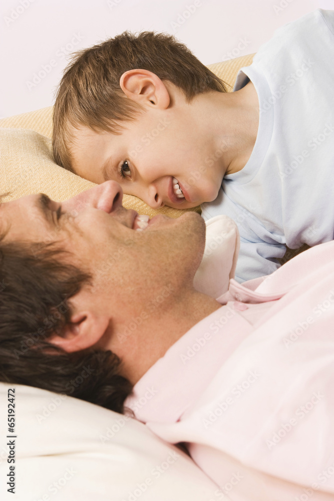 Vater und Sohn ( 4-5),Lächeln,Portrait Vater und Sohn ( 4-5),Lächeln,Portrait
