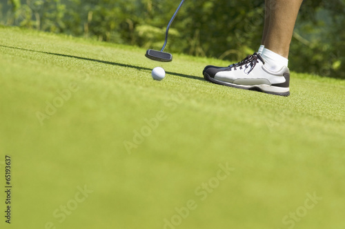 Golf Ball auf dem Grün 