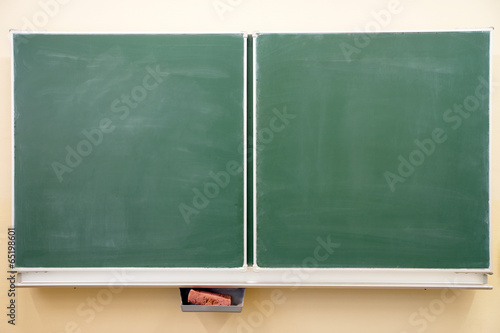 Obraz na płótnie leere Kreidetafel in einem Klassenzimmer w salonie