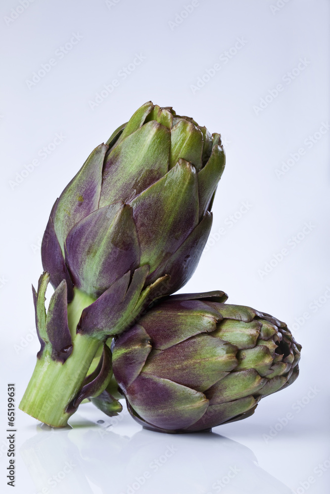 Fototapeta premium Artischocken (Cynara cardunculus , Syn . Cynara scolymus ) , close-up