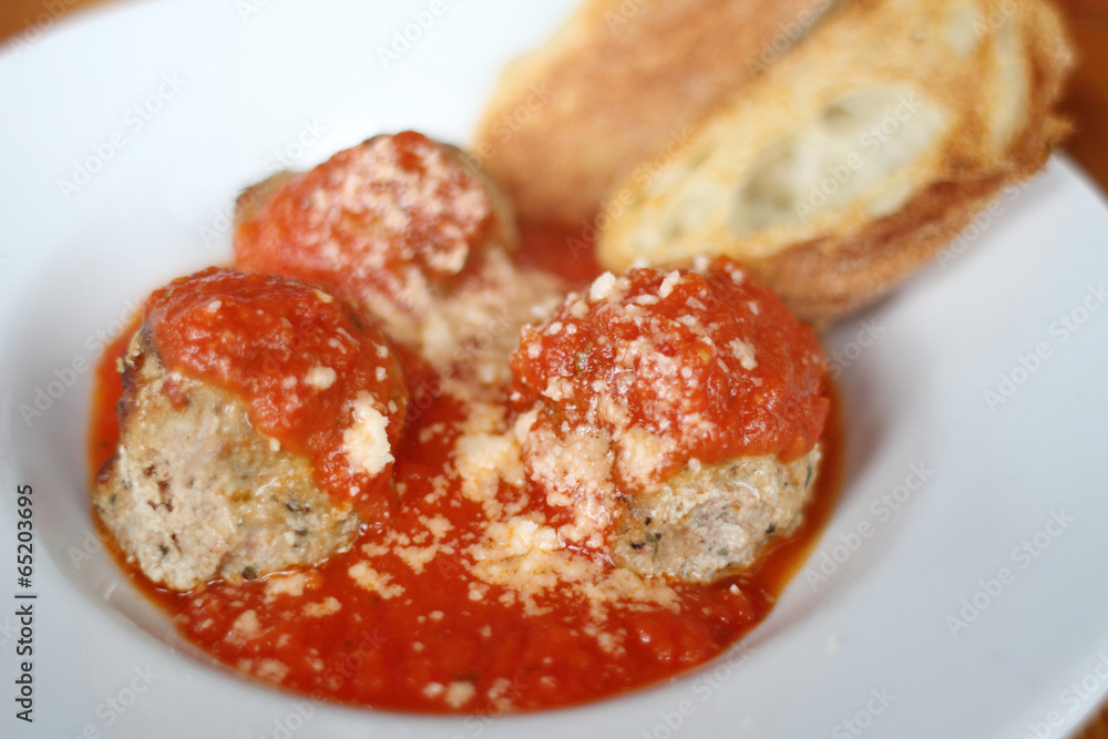 Meatballs with marinara sauce and bread.
