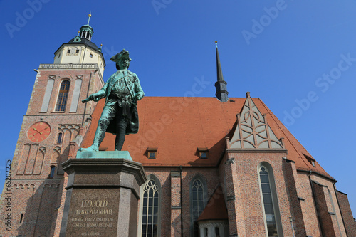 Denkmal von Fürst Leopold vor Marienkirche