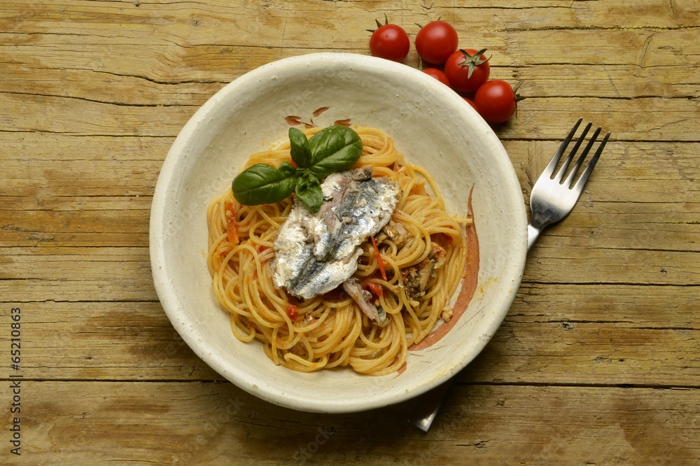 Spaghetti con le sarde Sardina pilchardus Spaghetti con le sarde Sardina pilchardus