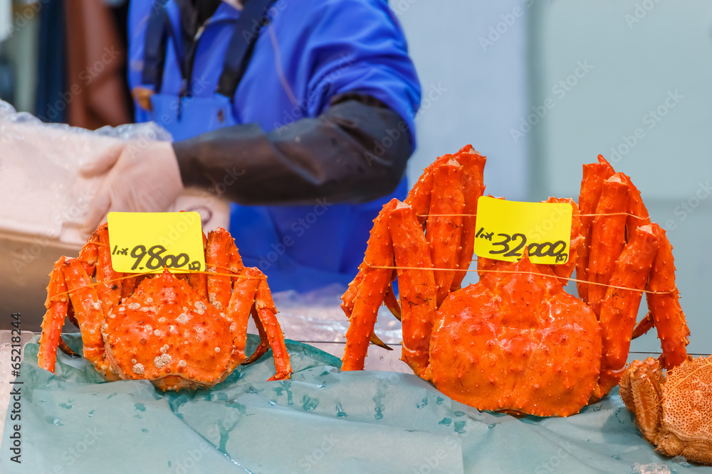 Naklejka premium Alaska Crab at Tsukiji Fish Market in Tokyo