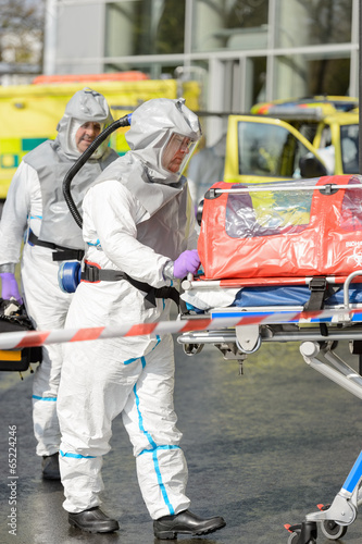 Φωτογραφία Biohazard medical team with stretcher