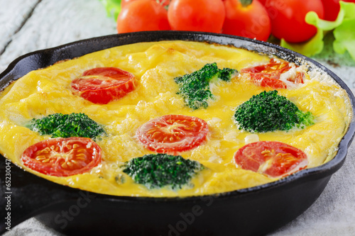 Frittata with broccoli and cherry tomatoes