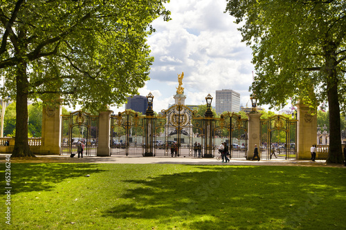 Fototapeta Green park gate, Royal park in London
