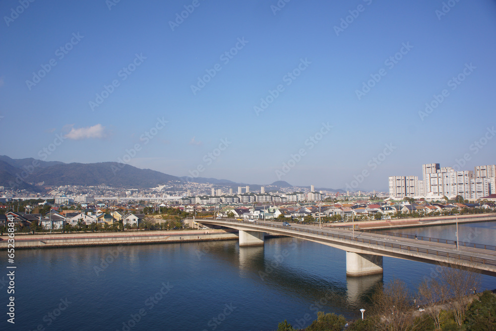Fototapeta premium 橋のある町風景