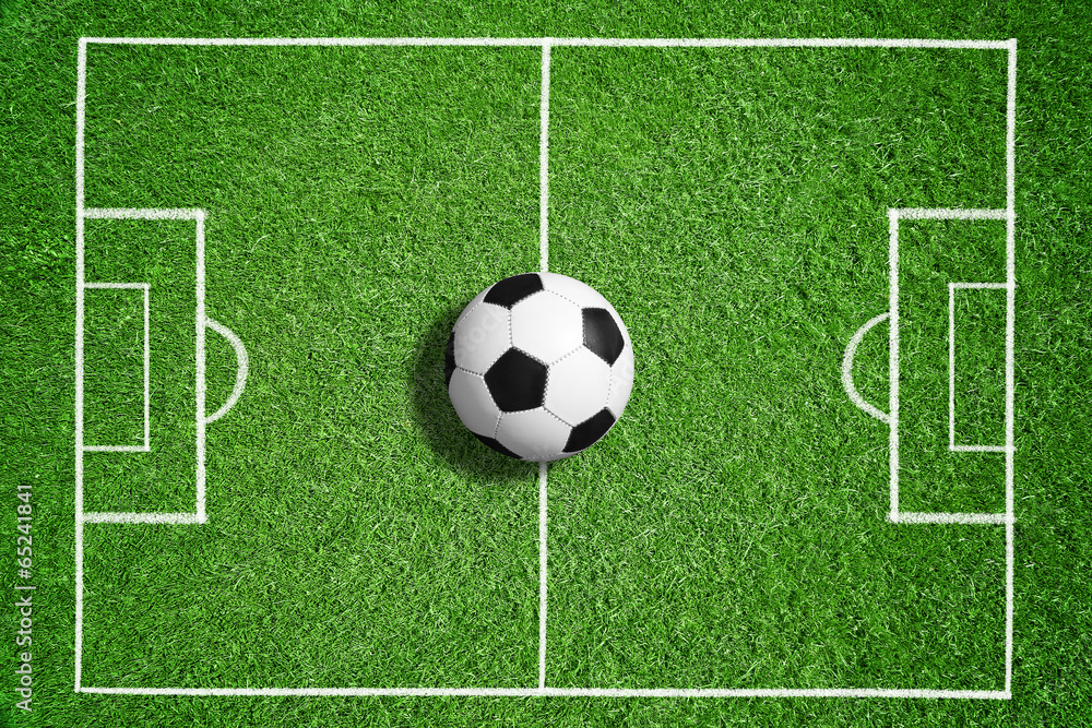 Fußball auf dem Spielfeld Fußball auf dem Spielfeld