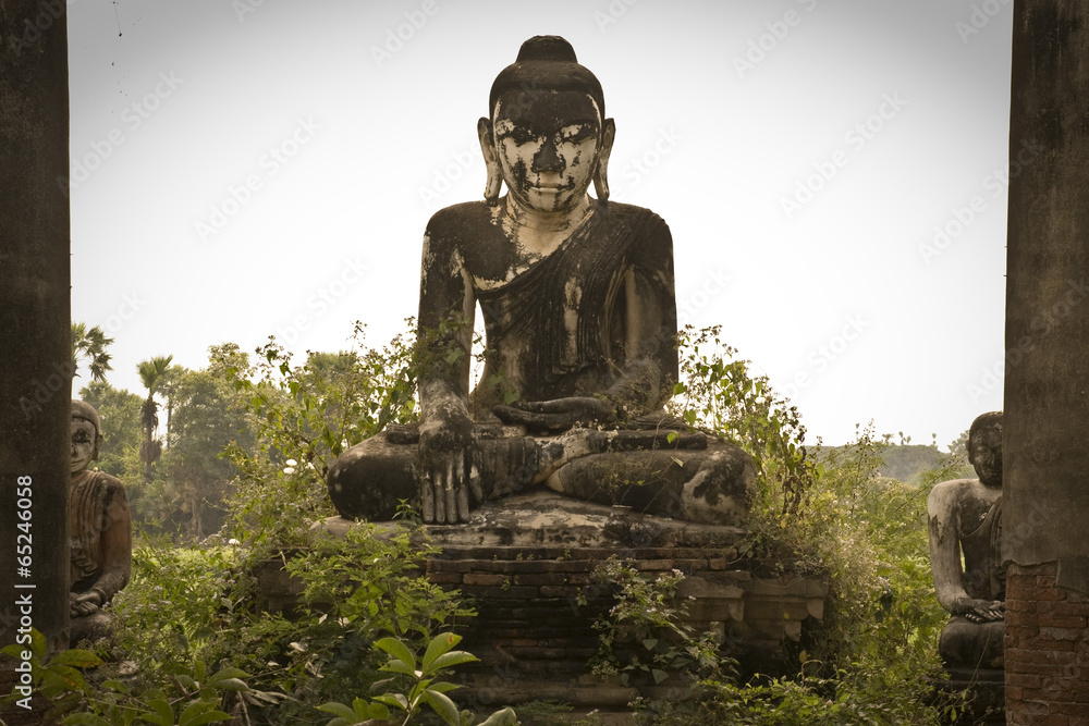 Bouddha à Yadana Hsimi à Inwa, ava, mandalay