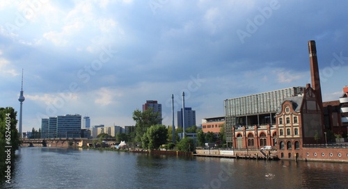 Blick von der Schillingbrücke nach Berlin-Mitte