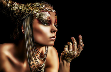 Fototapete Frauen Bronzefarbenes Beauty Porträt im Studio  © Andrey Kiselev