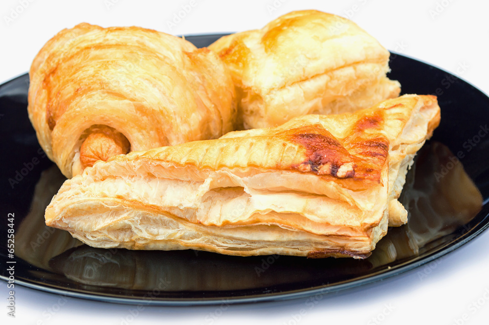 puff on a black plate on white background