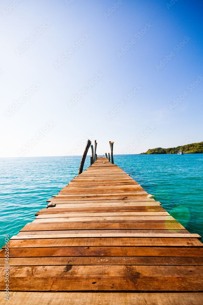 Fototapeta premium wooden walkway