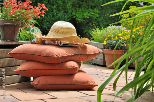 terrasse détente avec coussins photo