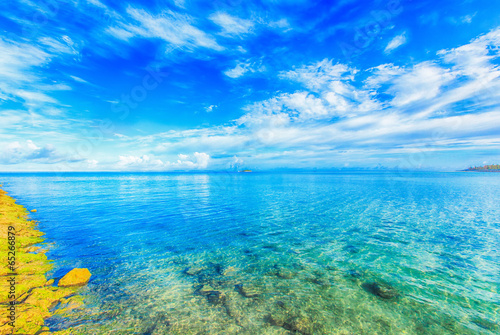 Sea of emerald green and blue sky, Okinawa © shihina