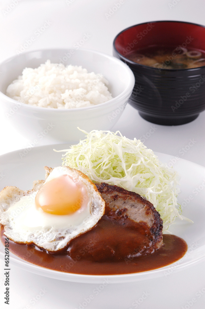豚肉のソテー 定食 目玉焼き 豚肉のソテー 定食 目玉焼き