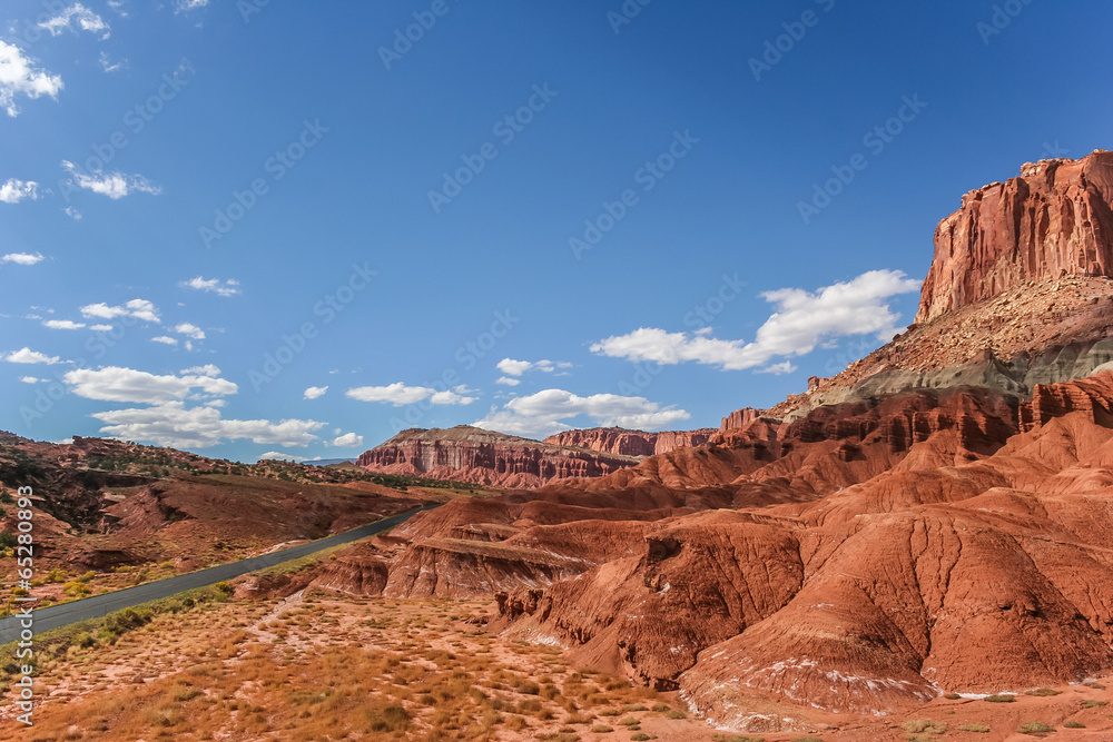 Fototapeta premium Road through Capitol Reef National Park