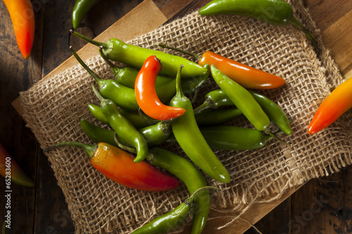Slika na platnu Organic Green Spicy Serrano Peppers