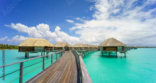 Obraz drewniany most i domki na wyspie Bora Bora