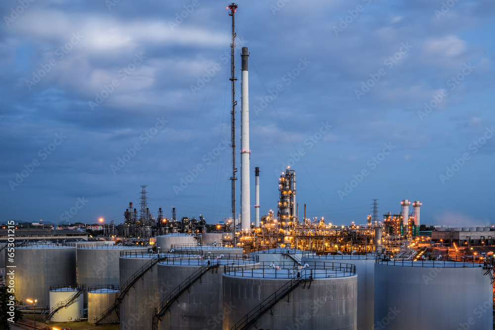 Fototapeta premium Oil refinery factory plant