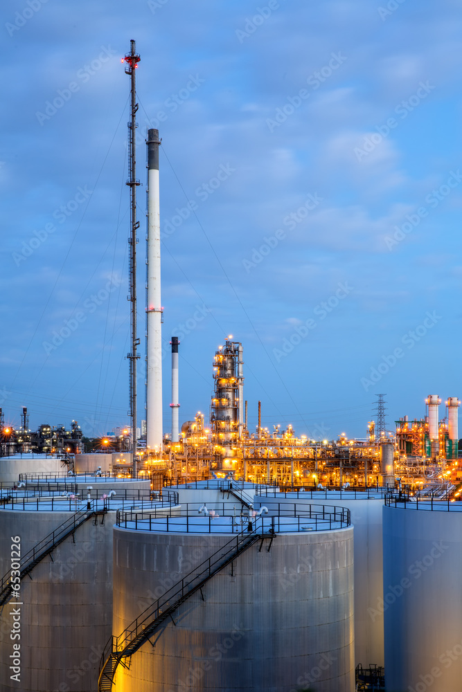 Fototapeta premium Landscape of oil refinery factory