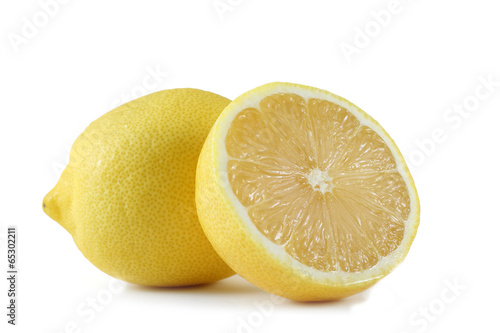 Лимон и половинка лимона
